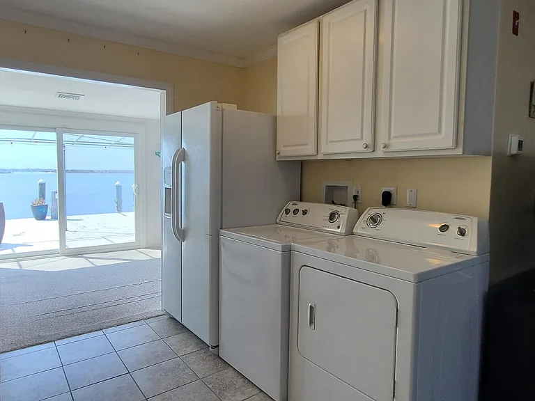 259 Joseph St — Photo 20