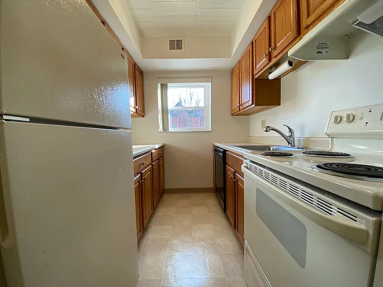 360 Maryland Ave — Photo 77