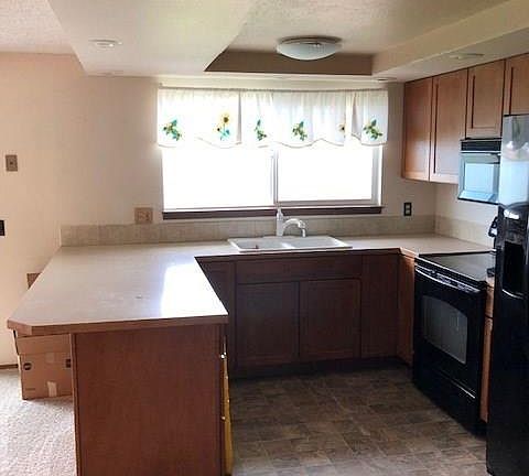 3rd image of 1418 S Lakeway Dr