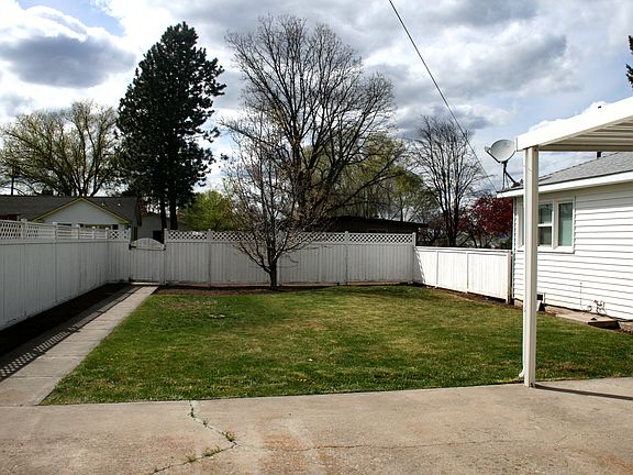 2nd image of 1202 NE Sunrise St