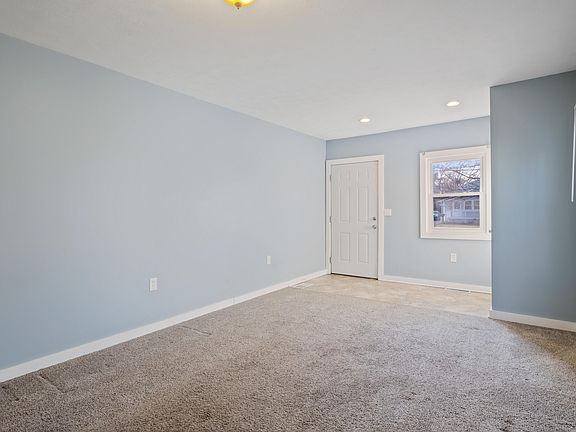 4th image of 47 Maplelawn St SE