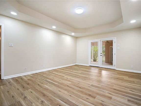 5th image of 705 Oak Field Dr