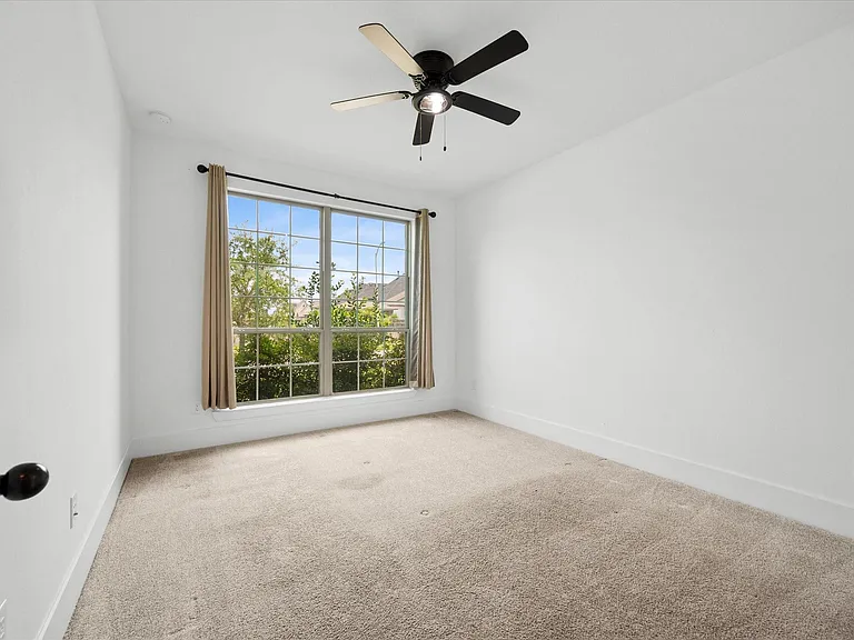 1911 Golden Leaf Dr — Photo 20