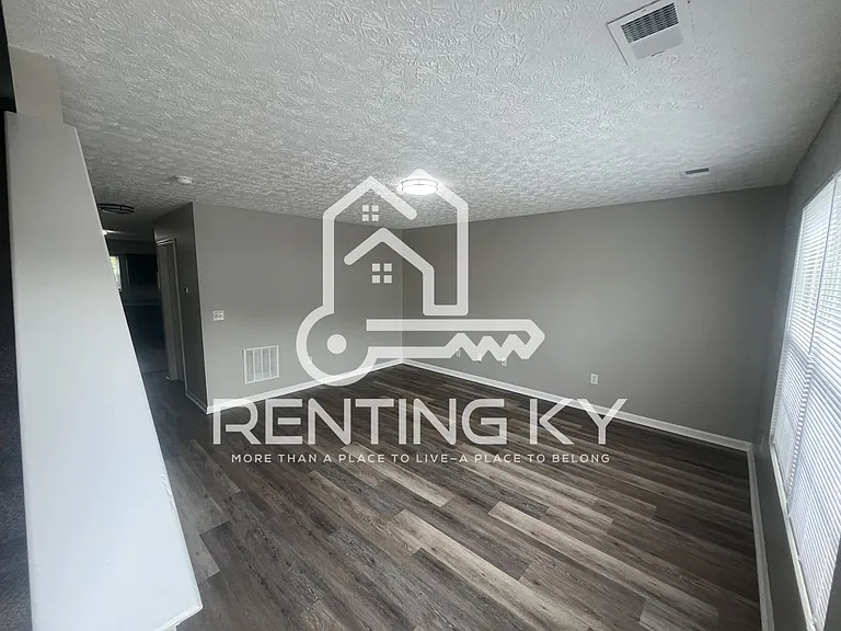 1434 Westwood Dr — Photo 2