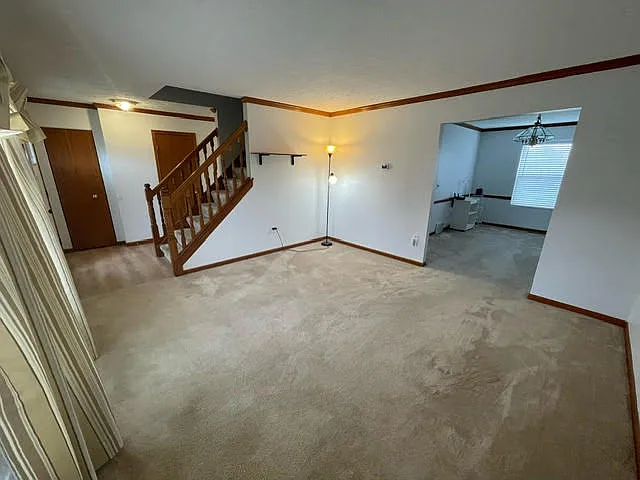 463 Cambridge Dr — Photo 3