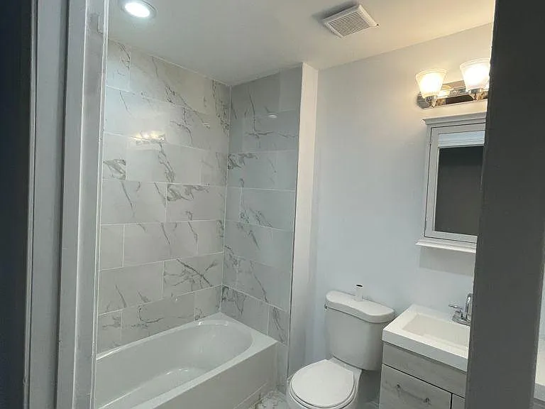 1351 Ward St #2 — Photo 4