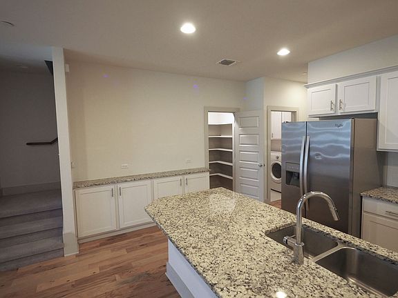 4th image of 2101 Town Centre Dr #17