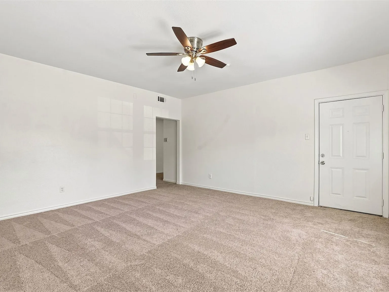 3 bed, 2.0 bath, 3436 sqft, $1,445 — Photo 4