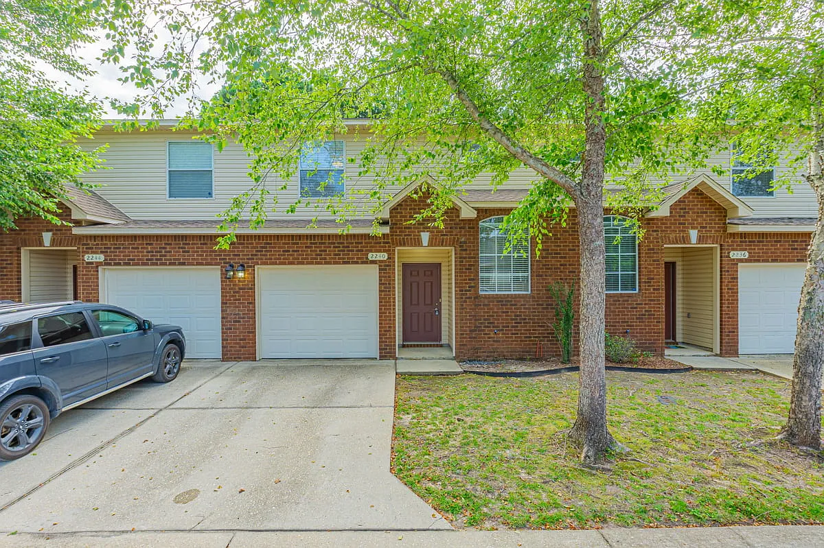 2240 Hadleigh Hills Ct — Photo 1