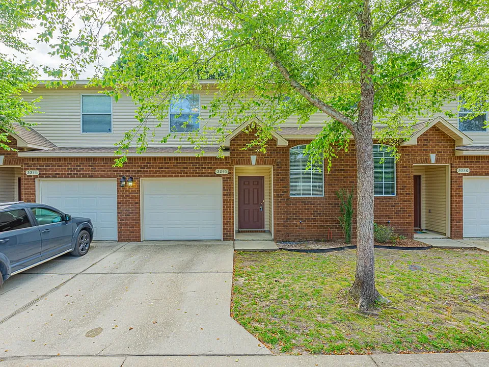 2240 Hadleigh Hills Ct