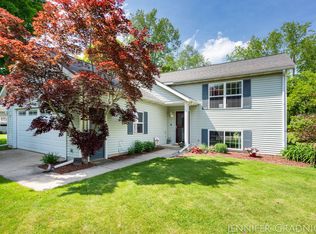 604 Glenview Ln, Fennville, MI 49408