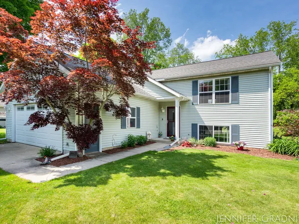 604 Glenview Ln, Fennville, MI 49408