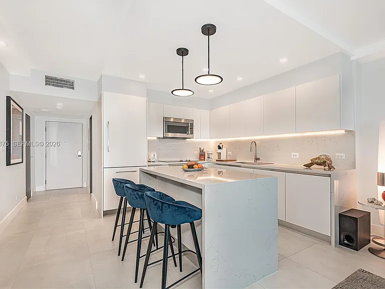 2301 Collins Ave #1440 — Photo 9