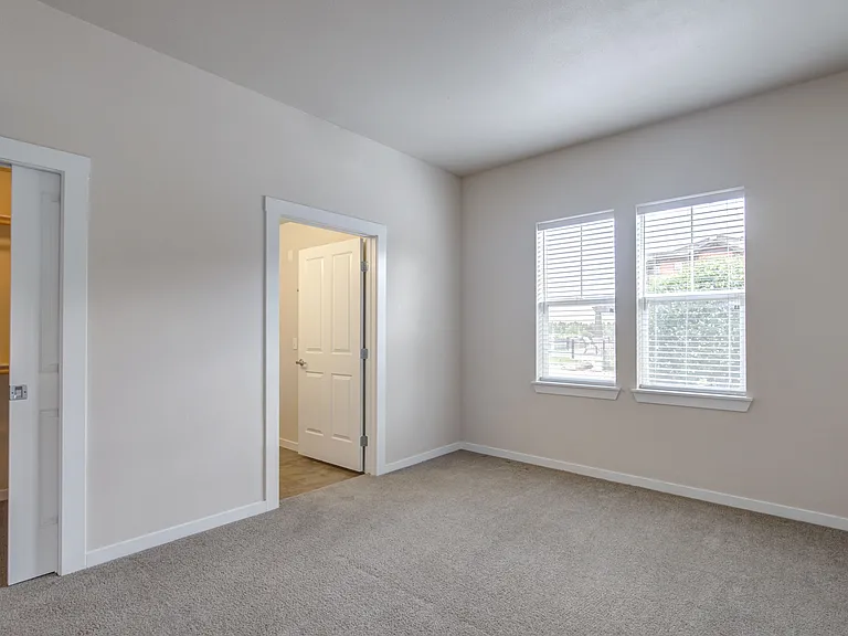 Lake Vista Apartments — Photo 13
