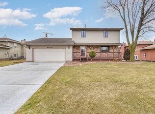 8978 Clark Pl, Crown Point, IN 46307