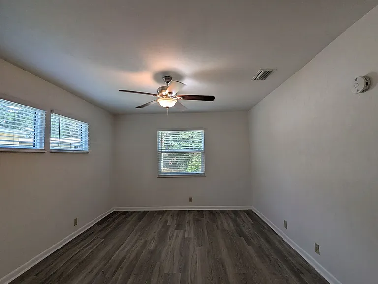 8438 NW 39th Cir — Photo 17