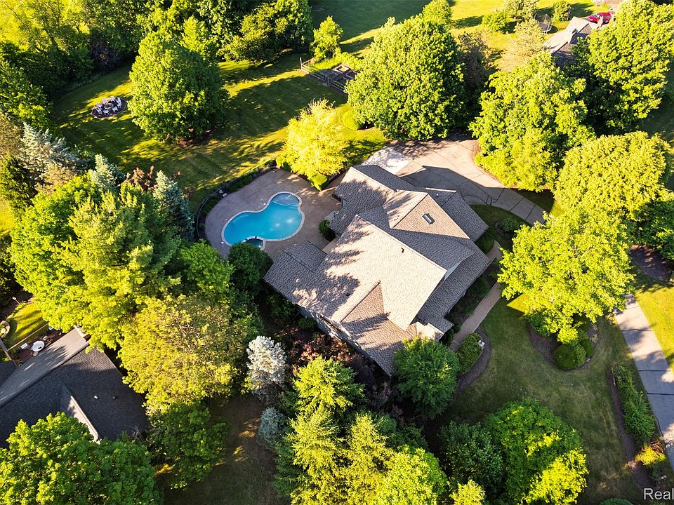 1st image of 8861 Pleasantview