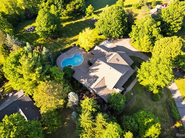 8861 Pleasantview, Northville, MI 48168