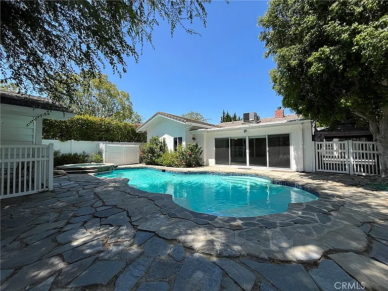 5710 Jumilla Ave — Photo 18