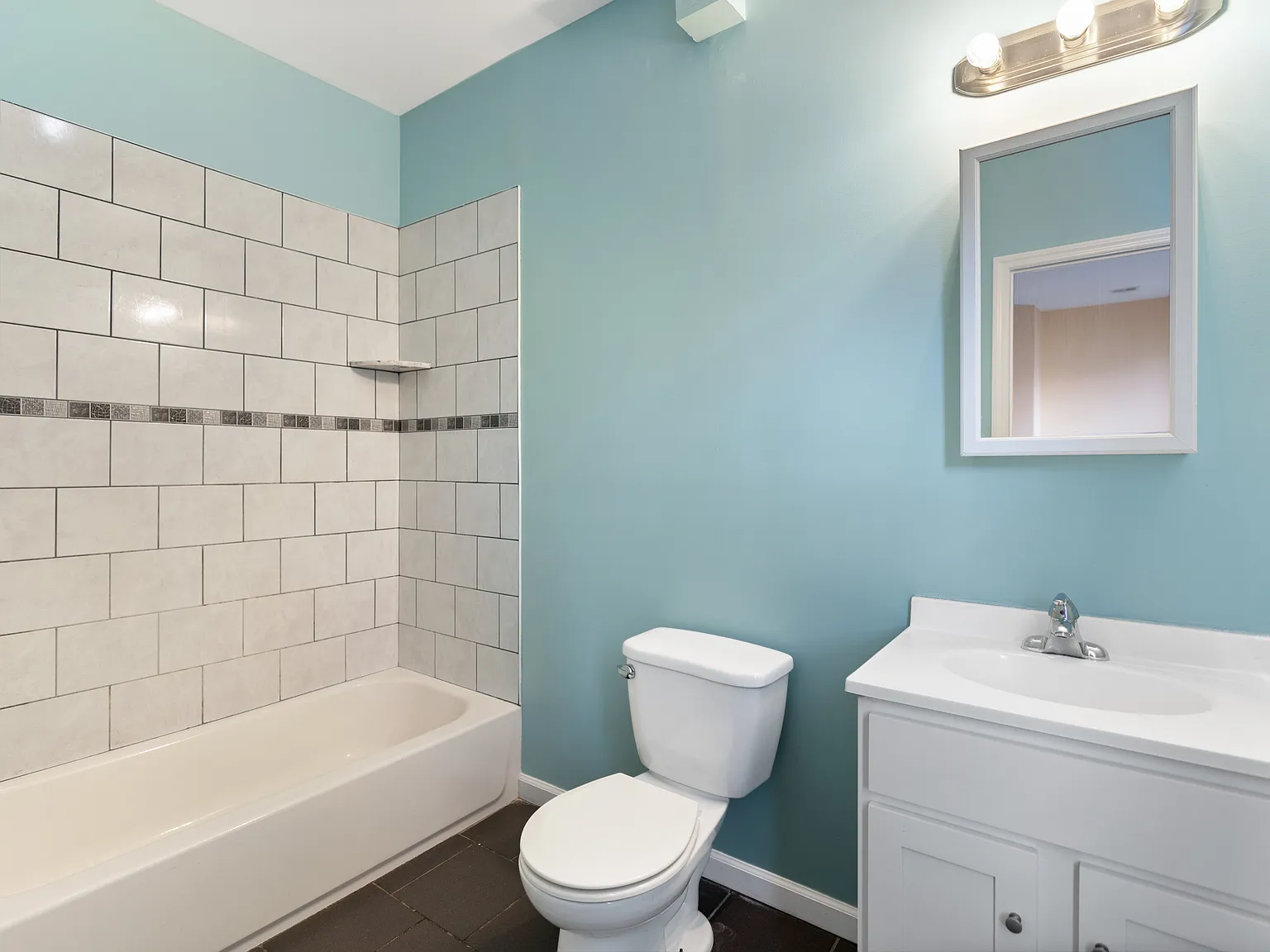 3 bed, 3315 sqft, $2,200 — Photo 3