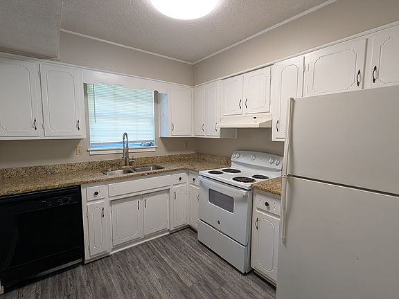 2nd image of 2290 Chapel Hill Rd
