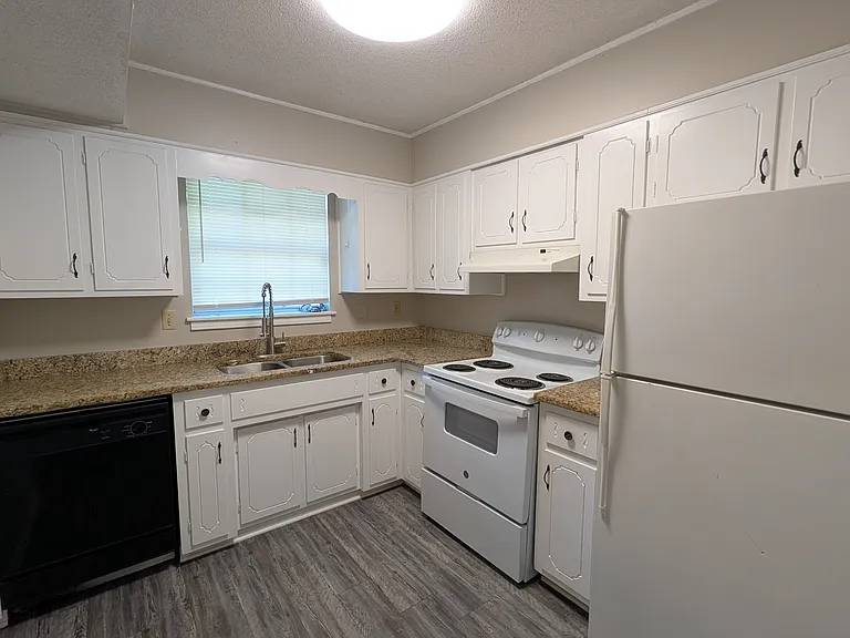 2290 Chapel Hill Rd — Photo 3