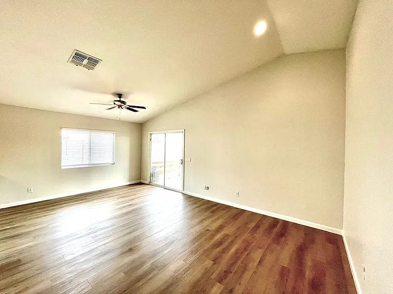 12005 W Holly St — Photo 13