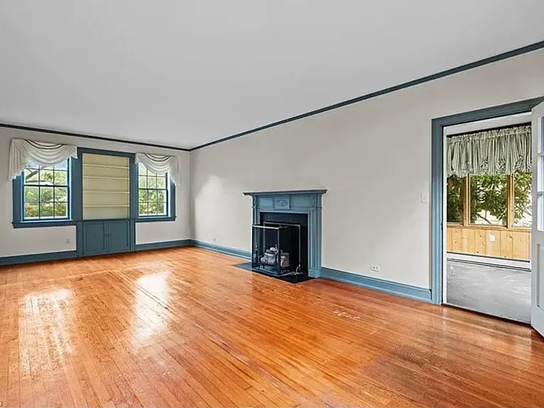 703 Woodland Dr — Photo 4