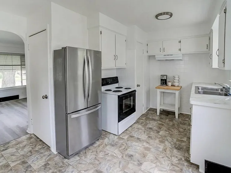 1343 Victory Dr — Photo 30