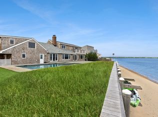 10 Barrett Dr, Hampton Bays, NY 11946