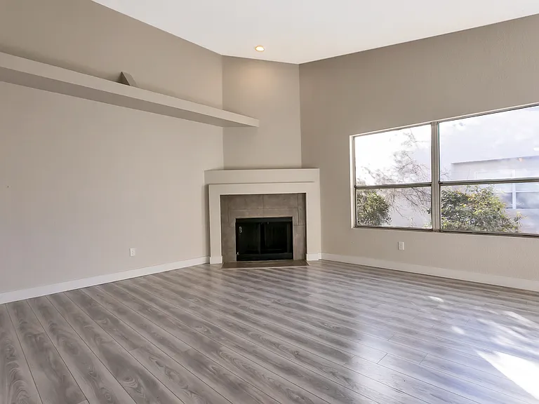 # Guardian Realty 6250 W Flamingo Rd Apt 55 Las Vegas Condo Rental hardwood floors fireplace_02062020