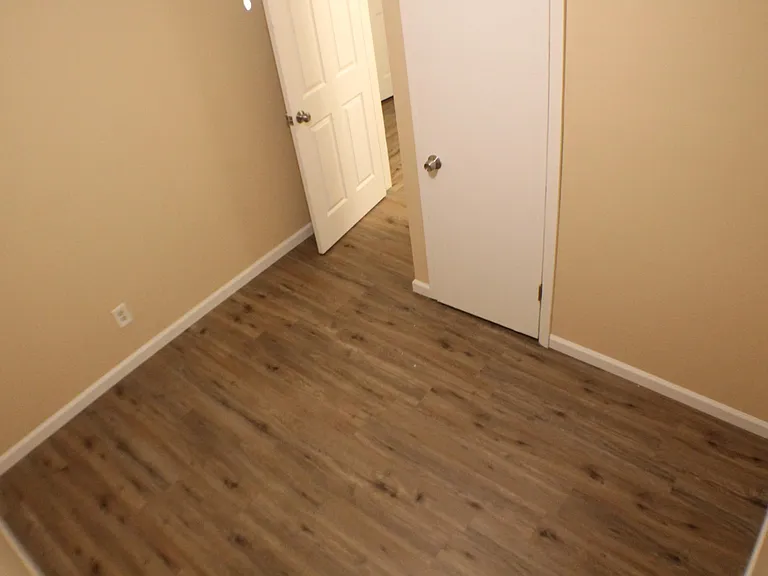 469 Woodlawn Ave — Photo 13