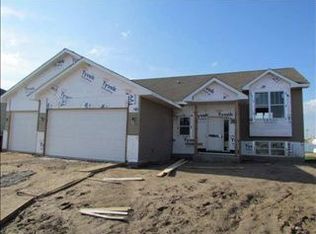 1209 32nd Ave SE, Minot, ND 58701