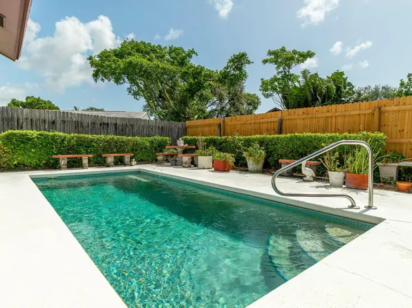 3623 Walden Lane, West Palm Beach, FL 33406
