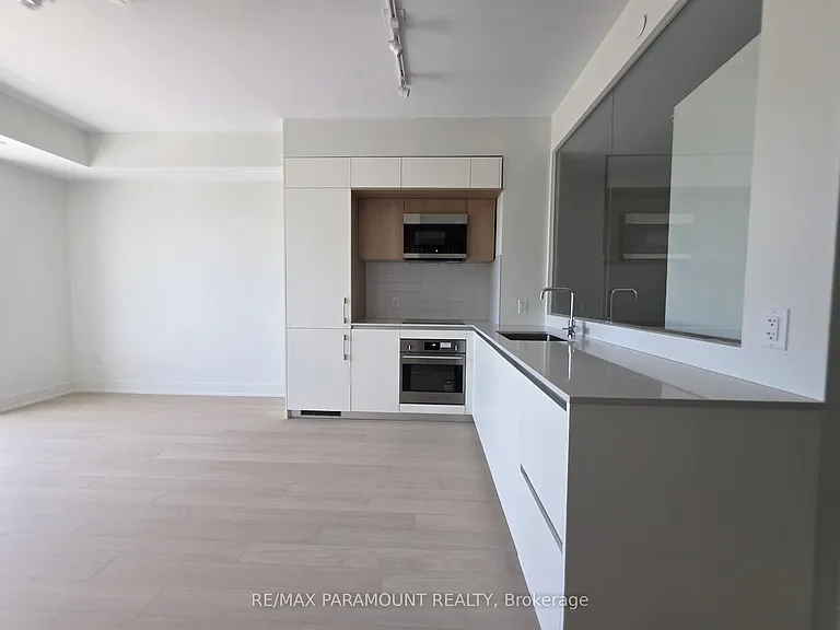 322 Dupont St #307 — Photo 6