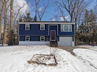 12 Oak Cir, Albany, NY 12205