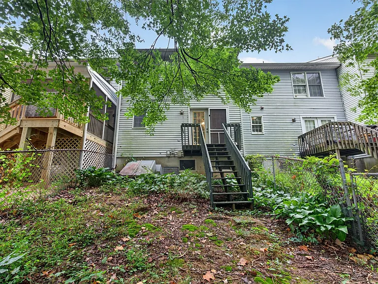 8 Cypress Dr — Photo 33