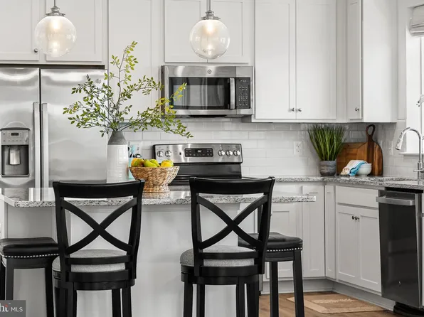 13950 Englefield Dr Unit 203, Woodbridge, VA 22193