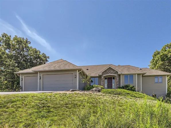 821 Hillside Trl, Hudson, WI 54016