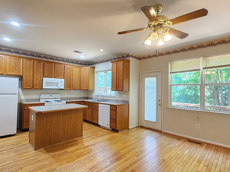 7719 Sullivan Cir — Photo 9