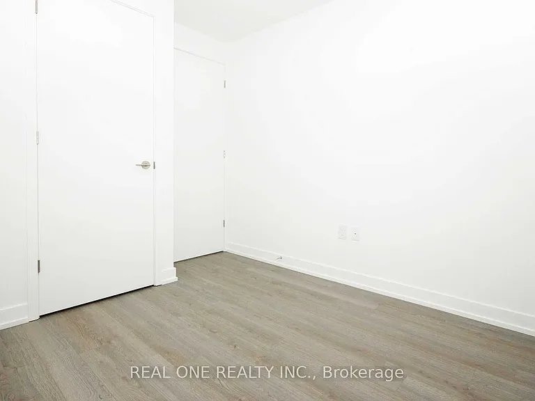 39 Roehampton Ave #1709 — Photo 14