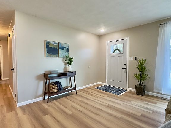 5th image of 211 E Cleveland St