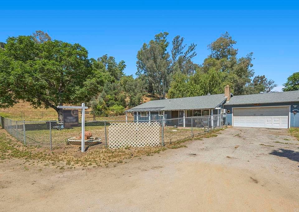 1st image of 10684 Oak Creek Dr