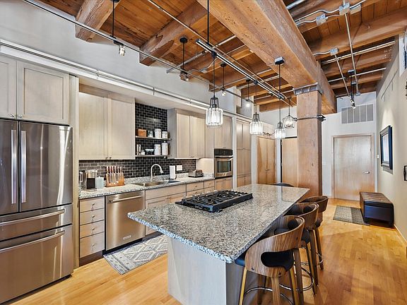 5th image of 607 Washington Ave S APT 202