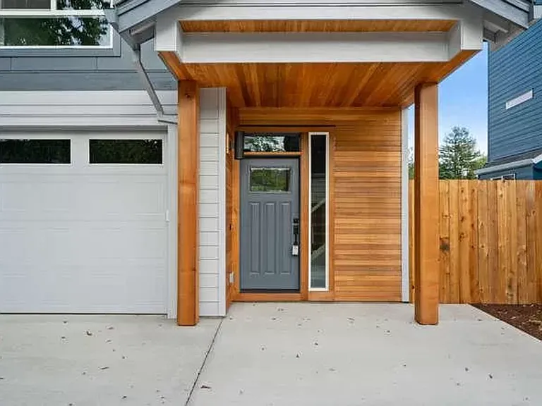 6636 SE 57th Ave — Photo 3