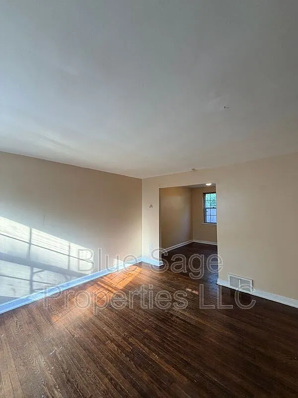 2 bed, 1.0 bath, 832 sqft, $1,295 — Photo 3