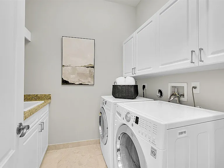 2254 SE 7th St — Photo 41