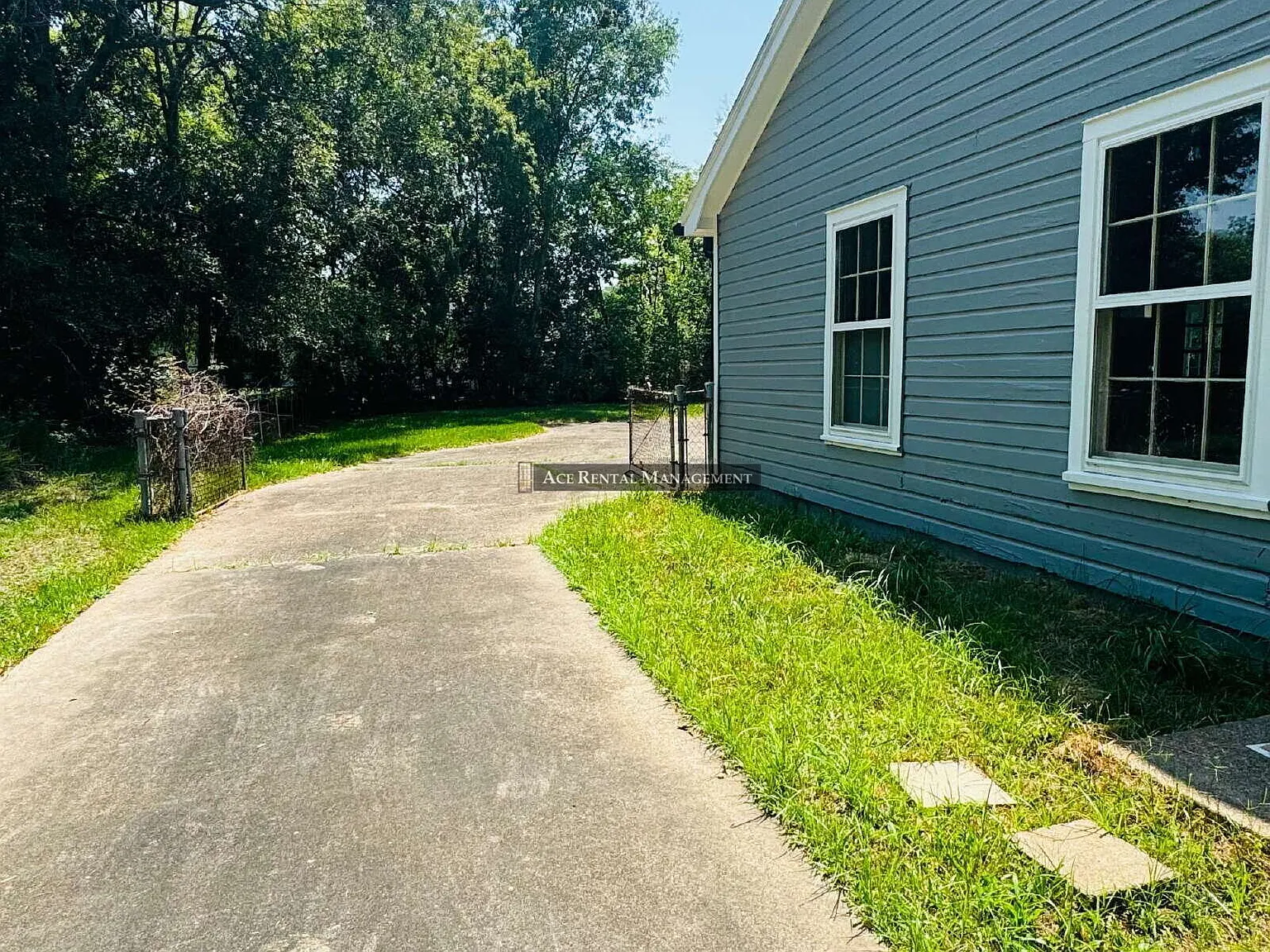Step into Mid-Century Charm located at 735 Cuchia Street in Beaumont, TX! — Photo 2