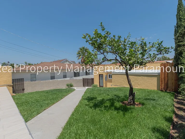 1867 S Redondo Blvd — Photo 50
