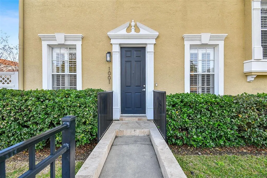 3 bed, 2.5 bath, 1472 sqft, $4,000 — Photo 3